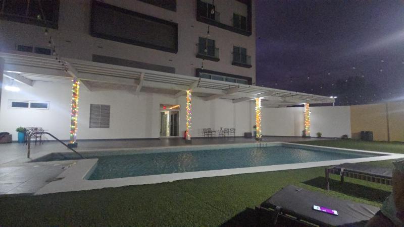 Modern executive apartment with views and parking - image 2