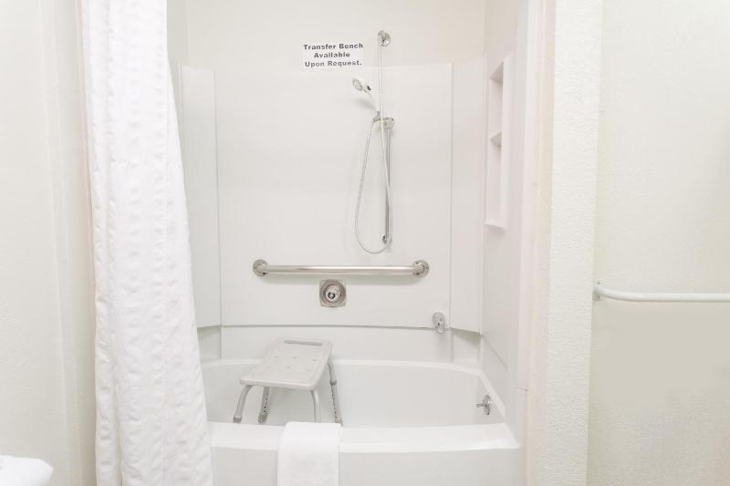 Queen Room - Mobility Access/Non-Smoking image 4