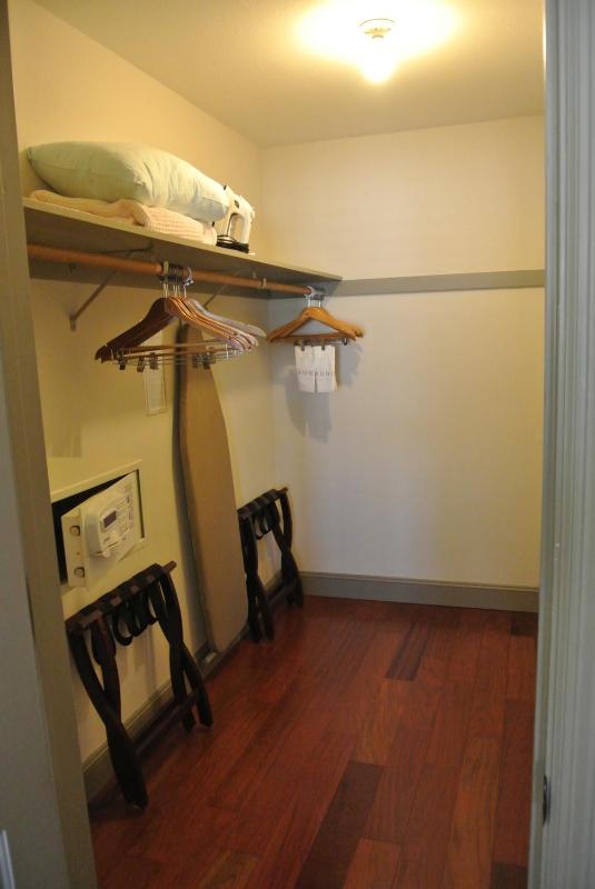 Cow Hollow Inn and Suites - image 14