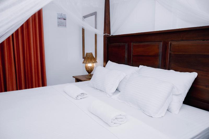 Sunset view Beach villa - image 4