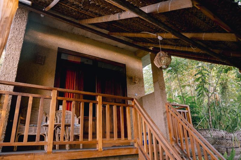Sunset view Beach villa - image 1
