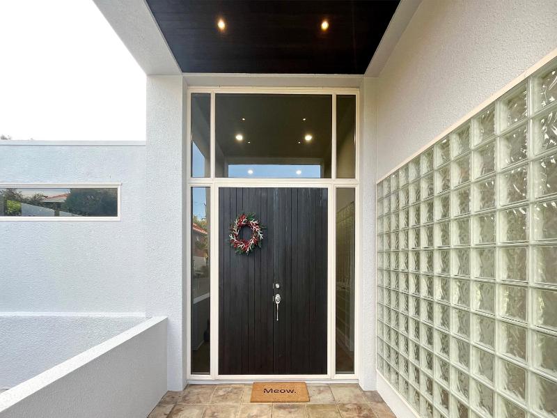 Designer 6BR Home Backyard Direct Park Access - image 14
