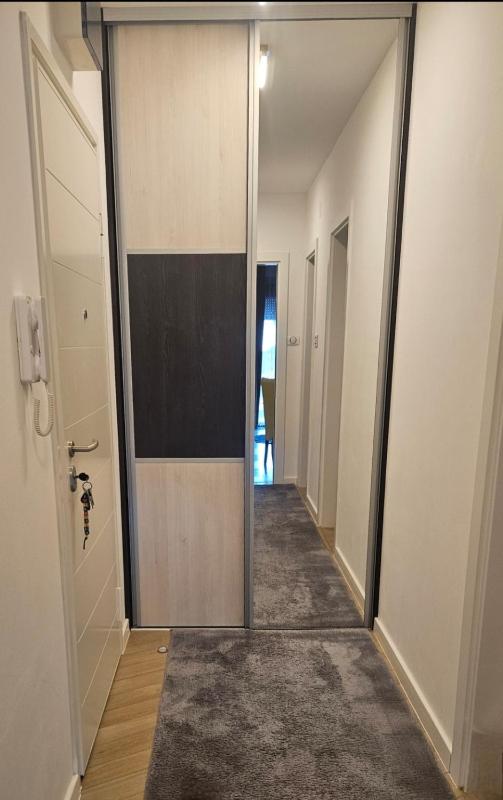 Apartment M - image 5
