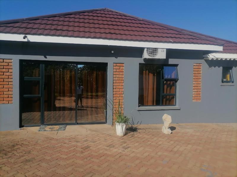 Victoria Falls African Guest House - image 3