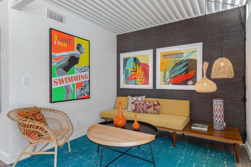 Limon Palm Springs A Luxury Boutique Hotel - image 4