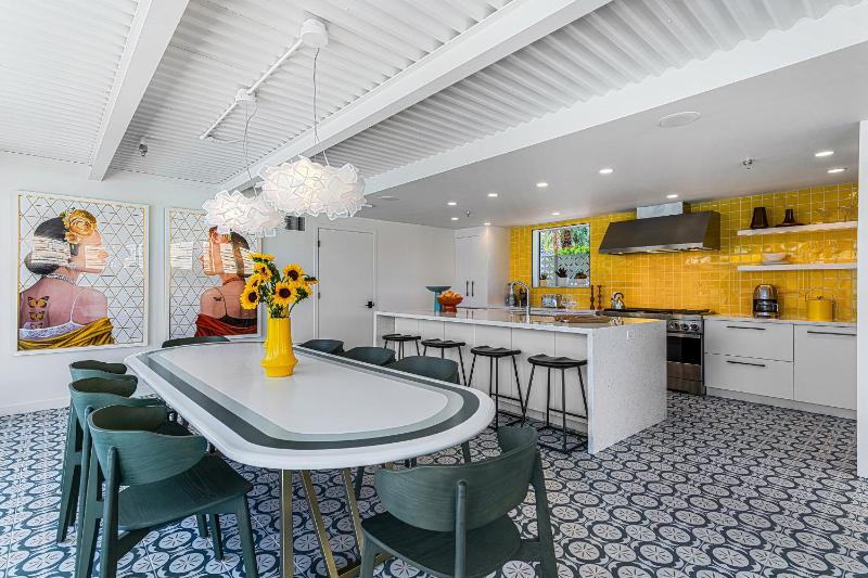 Limon Palm Springs A Luxury Boutique Hotel - image 17