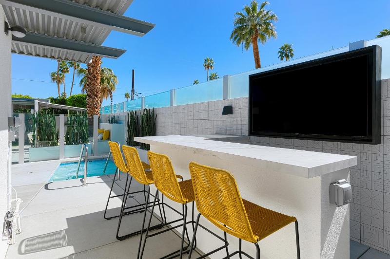 Limon Palm Springs A Luxury Boutique Hotel - image 13