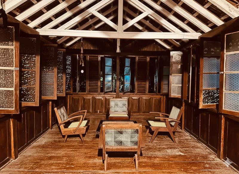 Charlotte's Coral Breeze - A Colonial Seaside Bungalow - image 8