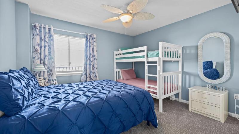 Edgewater West 82 - image 25