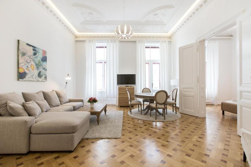Deluxe Apartment No. 15A image 1