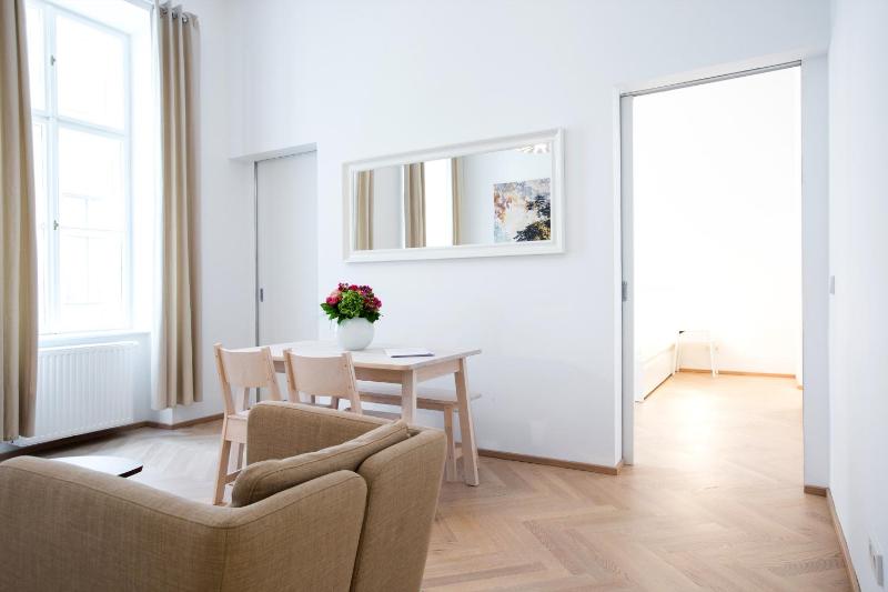 One-Bedroom Apartment No.10 image 4