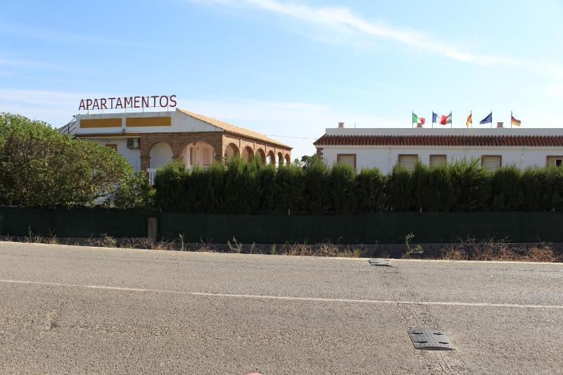 Apartamentos Bolonia Paraiso - image 4