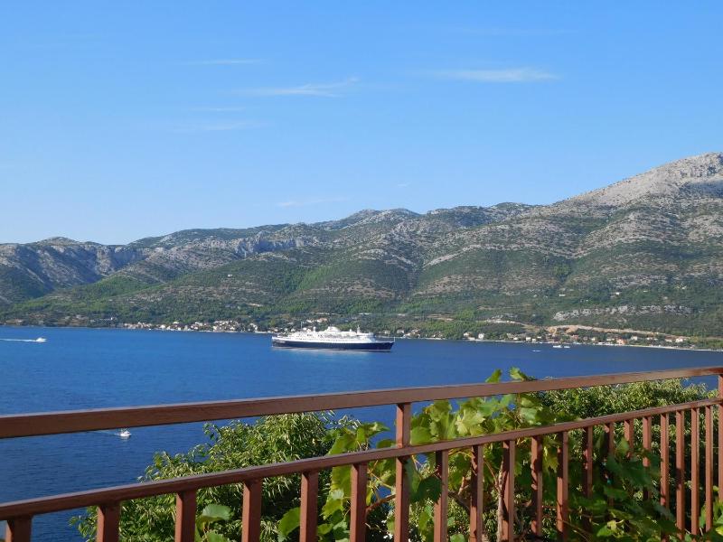 Two-Bedroom Apartment with Balcony and Sea View image 3