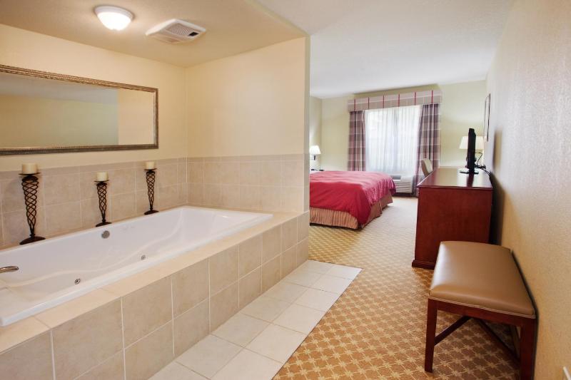 King Suite with Whirlpool - Non-Smoking image 1