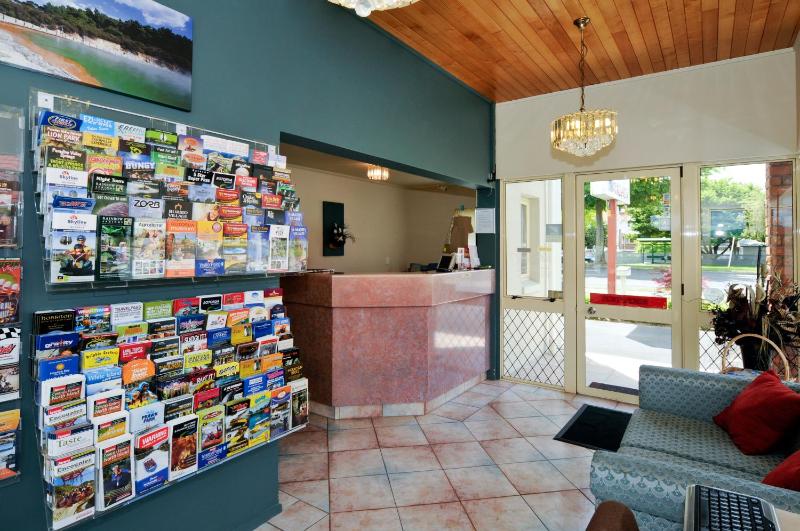 Geneva Motor Lodge - image 2