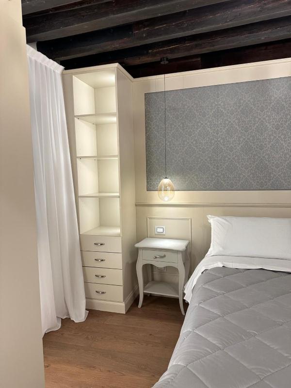 Canal View Boutique Apartment - image 11