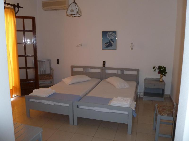 Studio (2 Adults + 1 Child) image 2