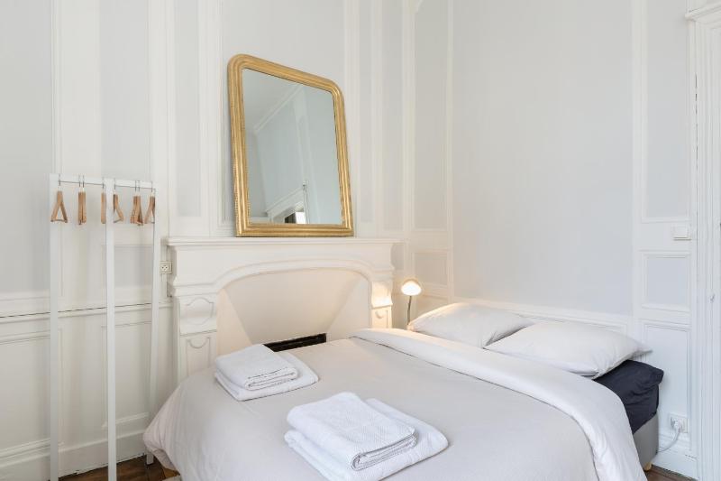 One-Bedroom Apartment image 3