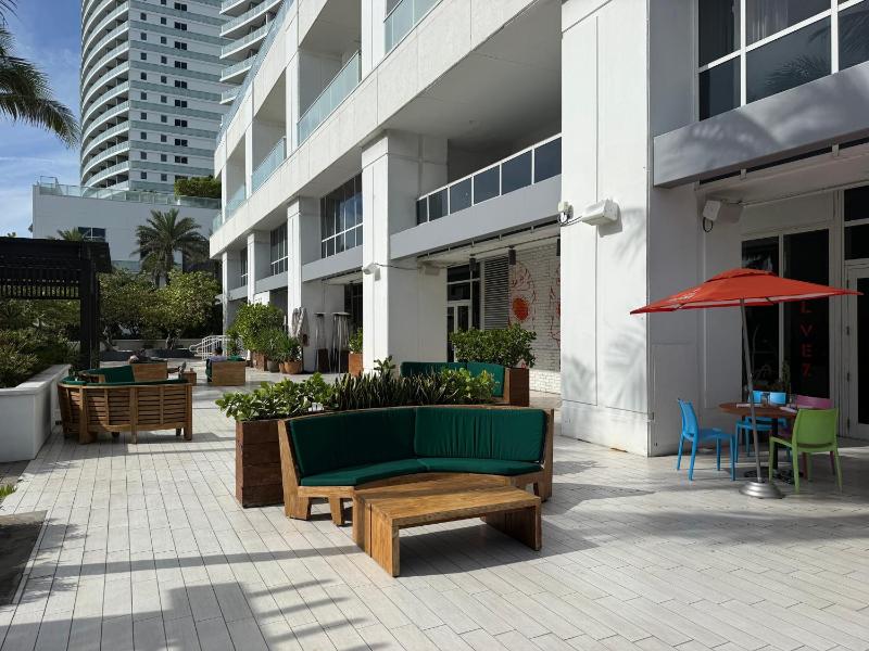 2BR W Residence FLL OCEAN VIEWS Infinity pool hot tub large balcony easy amentiy access - image 2