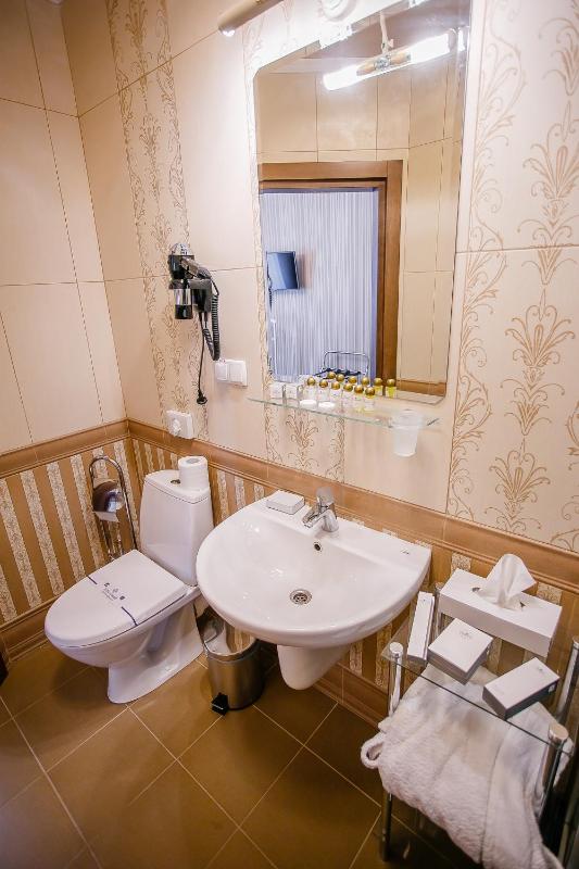 Deluxe Room with King Size bed image 3