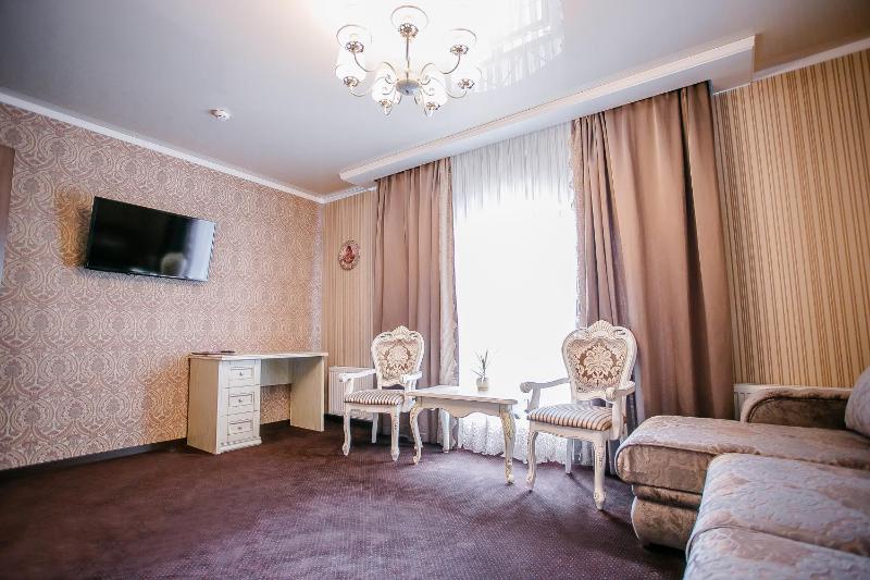 Deluxe Room with King Size bed image 2