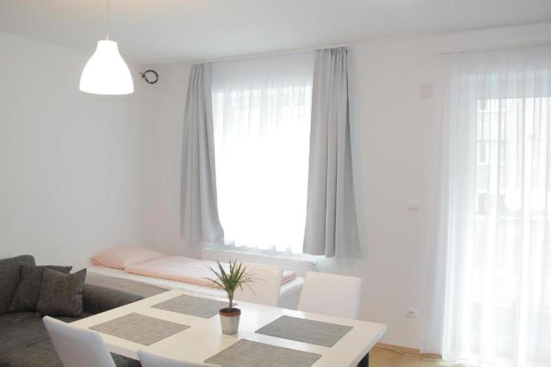 Hauptbahnhof Apartments S2 - image 5