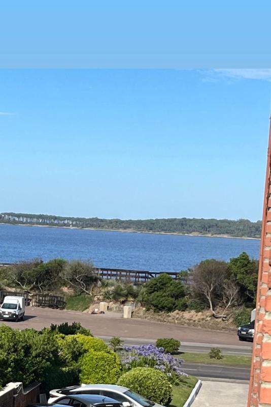 Edificio Carbe Punta del Este - Frente al Mar -parada 2 de la Mansa - image 6