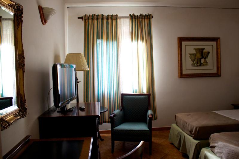 Twin Room image 1