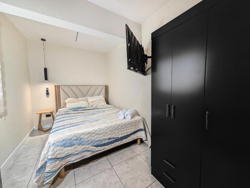 CY l Habitacion privada en Marbella - image 9