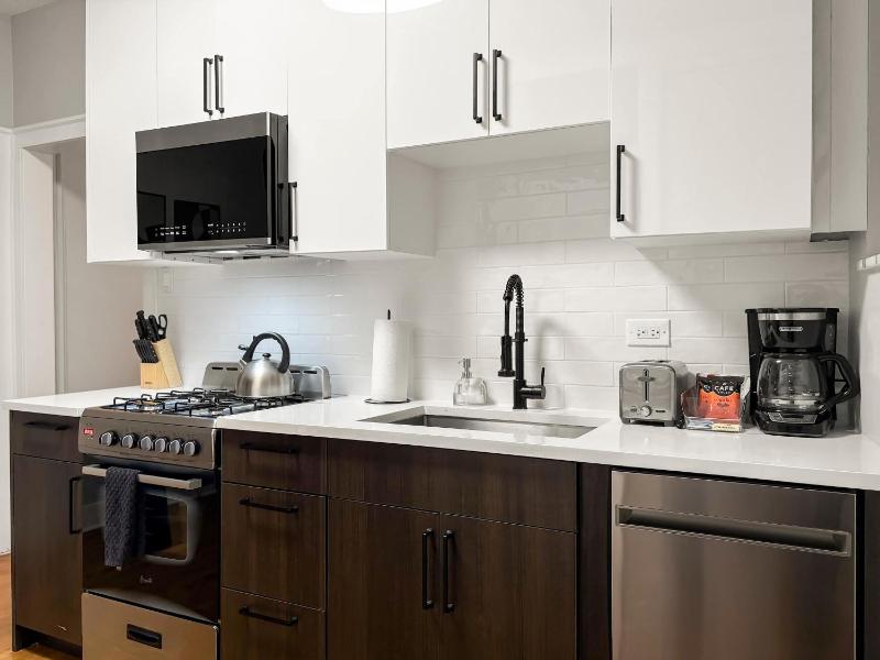 Spacious 4BR Retreat - Chase E1 - image 16
