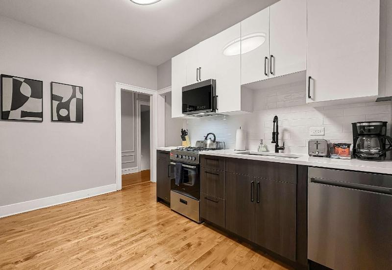 Spacious 4BR Retreat - Chase E1 - image 9