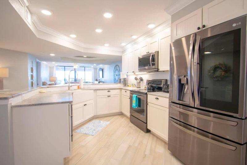 Oceanside Beach Treasure by Golden Coast Rentals - image 18