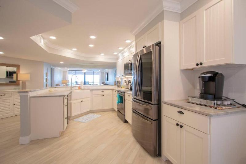Oceanside Beach Treasure by Golden Coast Rentals - image 2