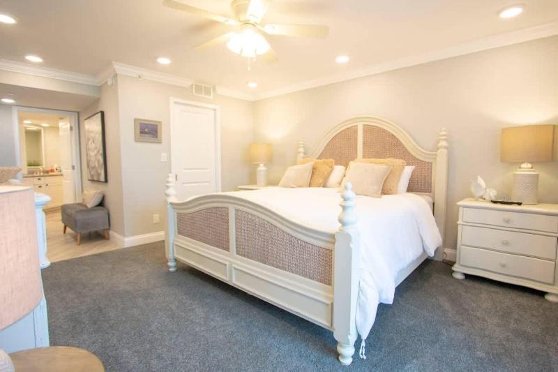 Oceanside Beach Treasure by Golden Coast Rentals - image 25
