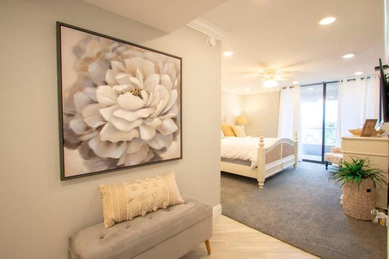 Oceanside Beach Treasure by Golden Coast Rentals - image 13