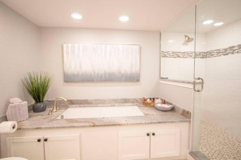 Oceanside Beach Treasure by Golden Coast Rentals - image 16