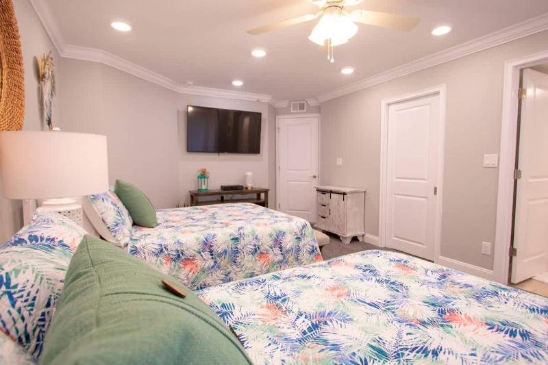 Oceanside Beach Treasure by Golden Coast Rentals - image 5