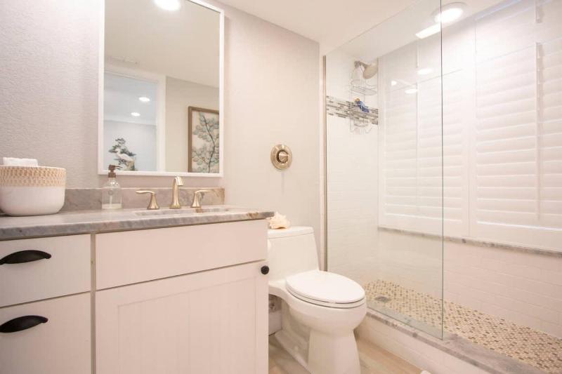 Oceanside Beach Treasure by Golden Coast Rentals - image 28