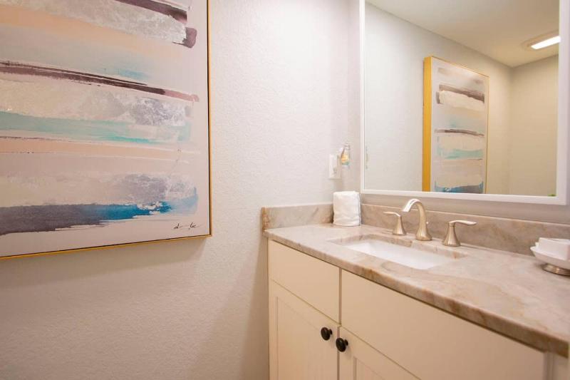 Oceanside Beach Treasure by Golden Coast Rentals - image 35