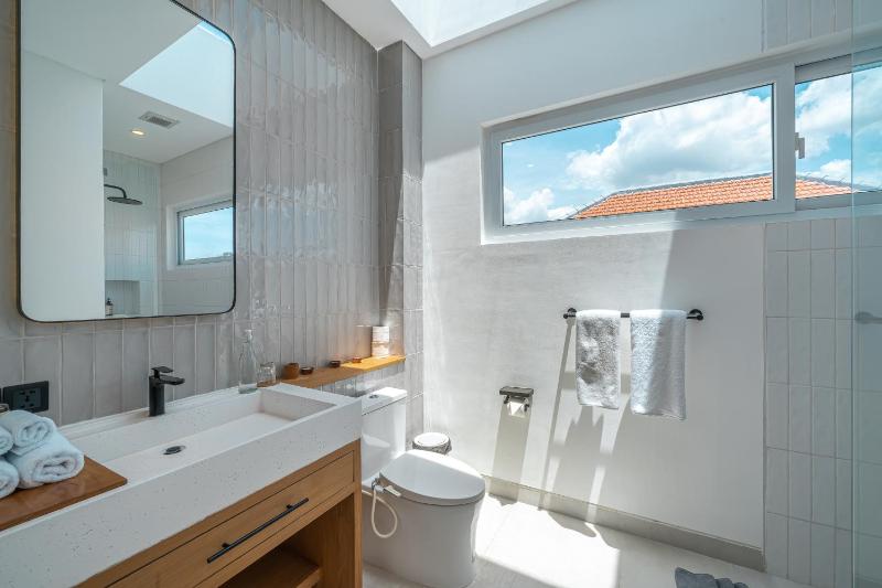 Villa Era - 4BR Modern Escape with Rooftop - 4 Mins to the Beach - image 9