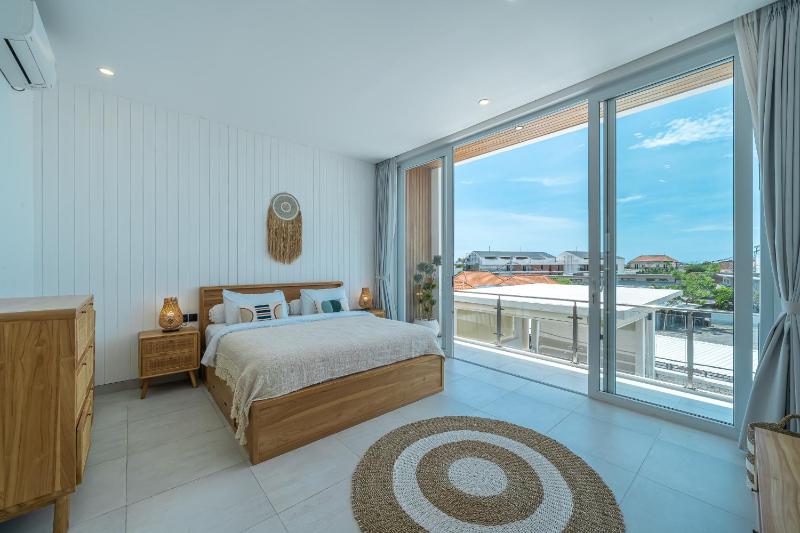 Villa Era - 4BR Modern Escape with Rooftop - 4 Mins to the Beach - image 25