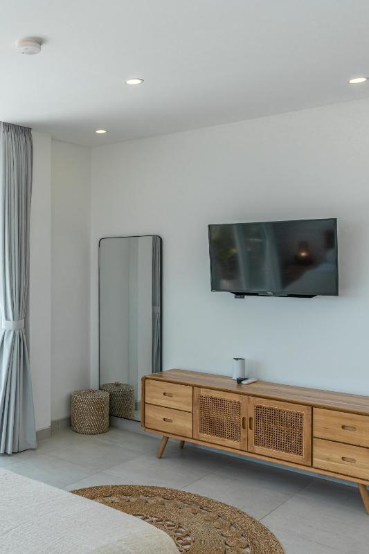 Villa Era - 4BR Modern Escape with Rooftop - 4 Mins to the Beach - image 10