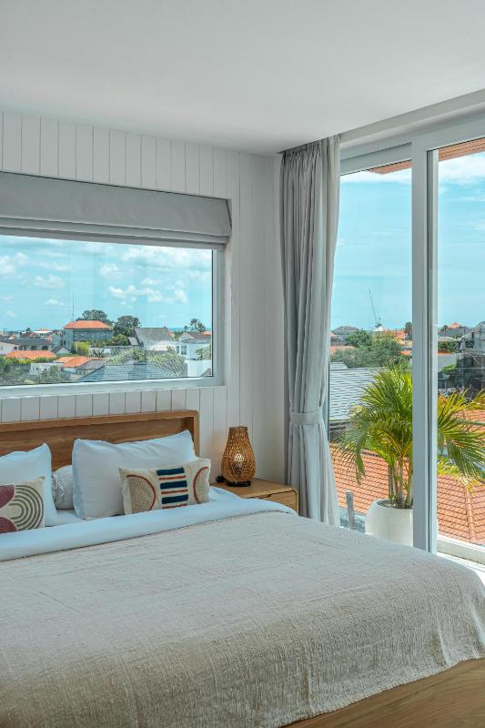 Villa Era - 4BR Modern Escape with Rooftop - 4 Mins to the Beach - image 8