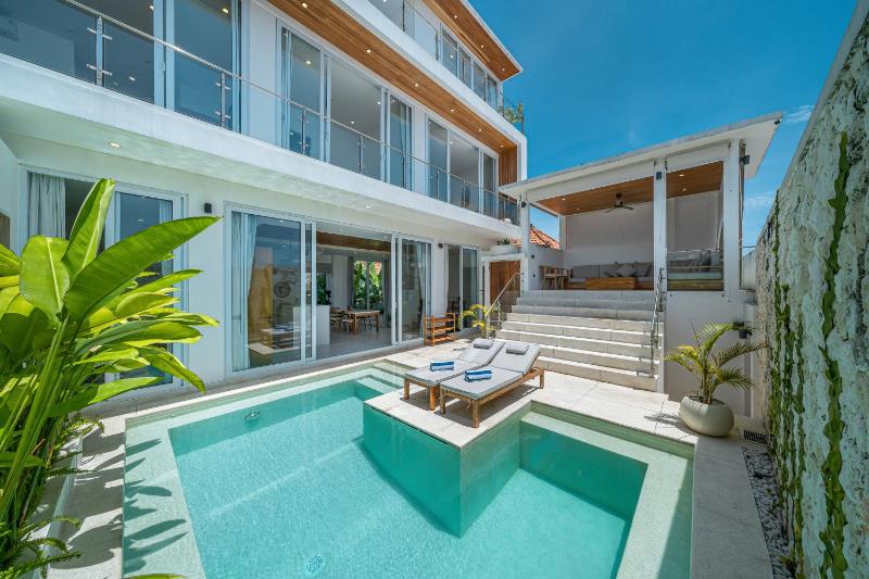 Villa Era - 4BR Modern Escape with Rooftop - 4 Mins to the Beach - image 1