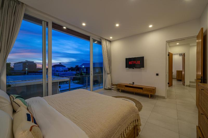 Villa Era - 4BR Modern Escape with Rooftop - 4 Mins to the Beach - image 12