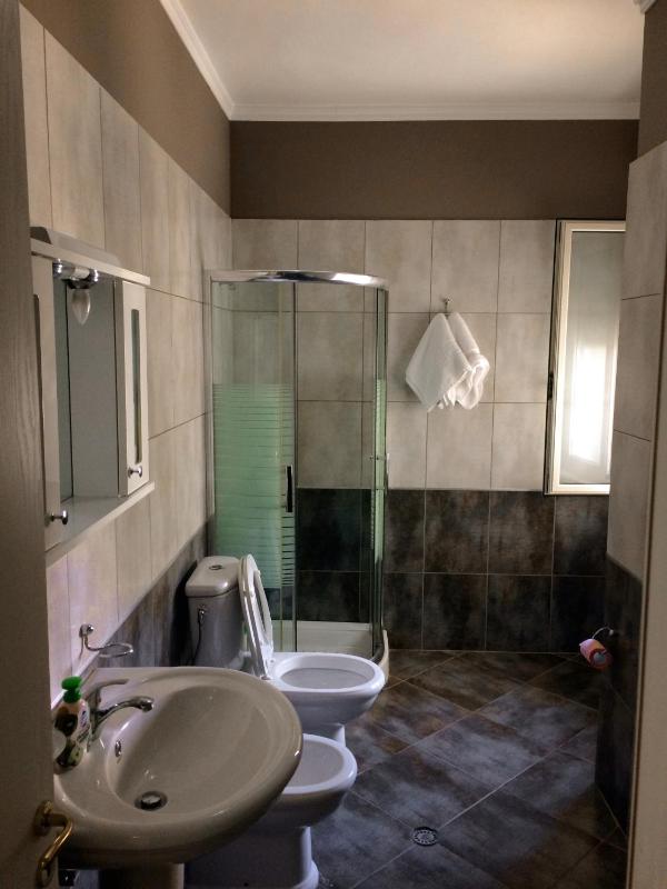 Large Twin Room image 4