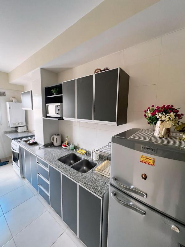 Moderno departamento con excelente ubicación y cochera - image 7