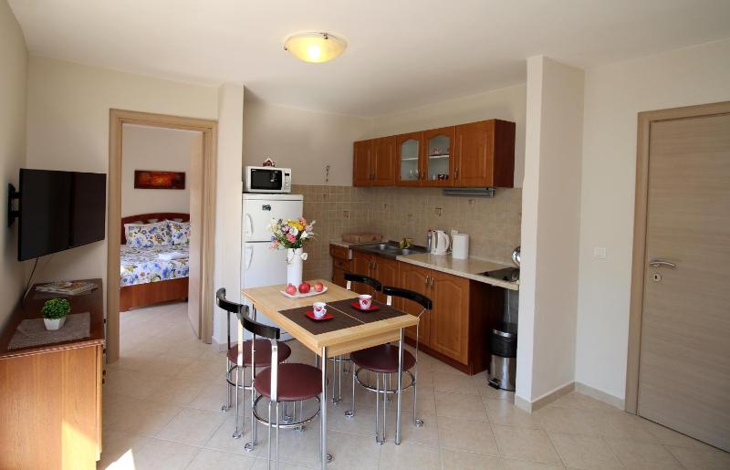 One-Bedroom Apartment with Balcony and Sea View image 3