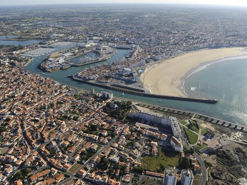 Appartement T2 : grande terrasse équipée parking à 200m de la mer et 400m de la plage - FR-1-92-735 - image 6