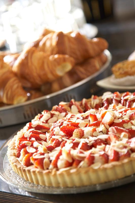 Family Apartment with Balcony image 3